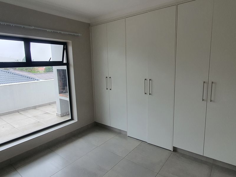 Stylish 2-Bedroom Apartment in Bodorp, George - Photo 4