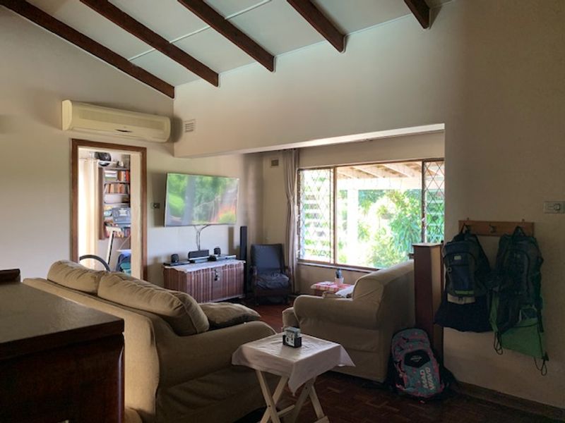 A great find in a perfect location! - Photo 9