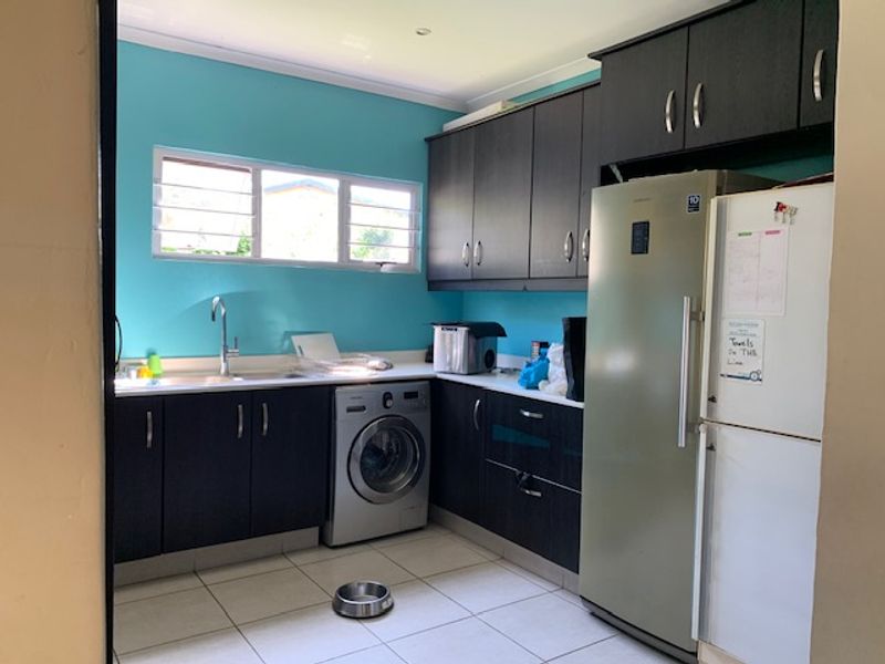 A great find in a perfect location! - Photo 8