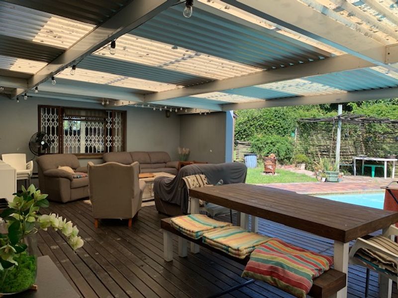 A great find in a perfect location! - Photo 3