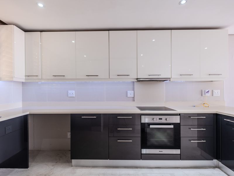 Modern Sea View 2 bedroom 2 bathroom Apartment in Secure Umhlanga Rocks Complex - Photo 6