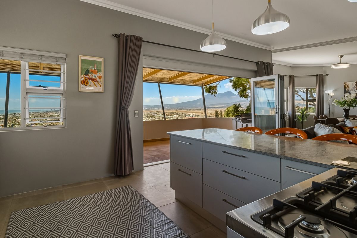 Effortless Style, Stunning Vistas! - Photo 2