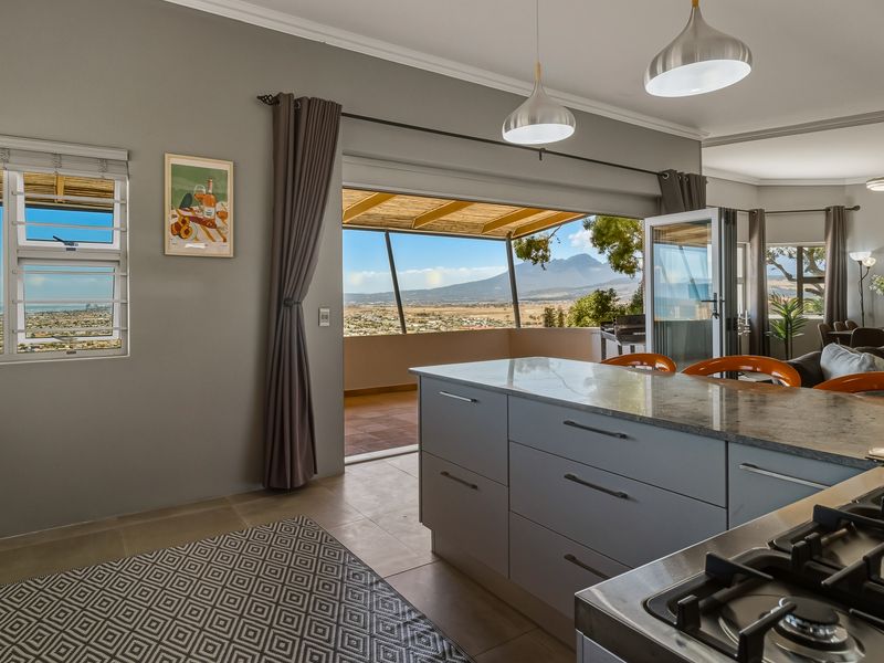 Effortless Style, Stunning Vistas! - Photo 2