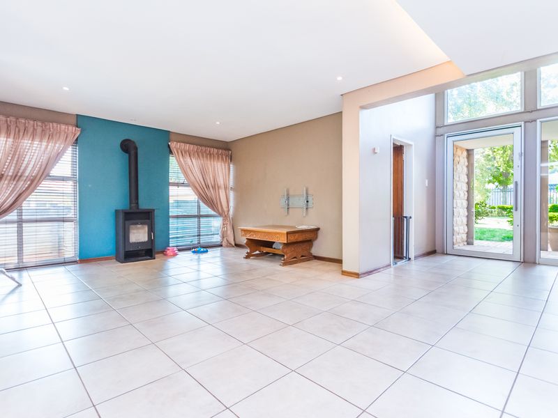 4 Bedroom Family home plus study for sale in Lyttelton - Photo 2