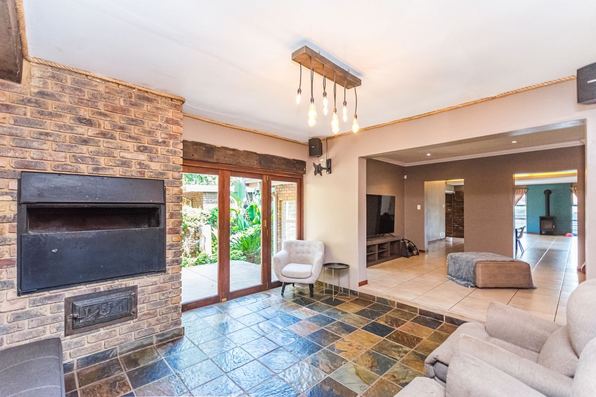 4 Bedroom Family home plus study for sale in Lyttelton - Photo 4