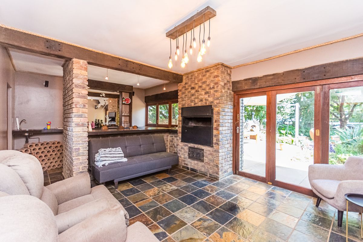 4 Bedroom Family home plus study for sale in Lyttelton - Photo 2
