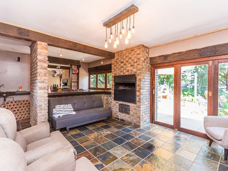 4 Bedroom Family home plus study for sale in Lyttelton - Photo 2