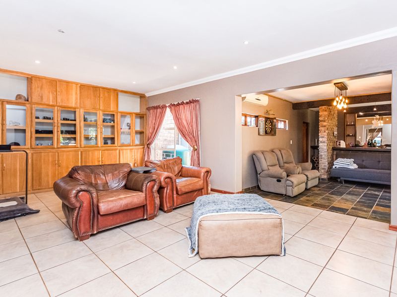 4 Bedroom Family home plus study for sale in Lyttelton - Photo 8