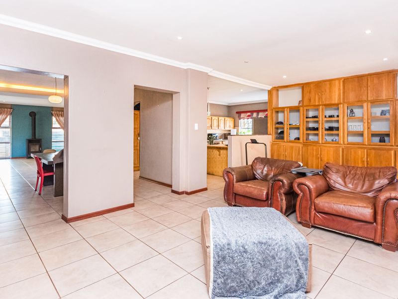 4 Bedroom Family home plus study for sale in Lyttelton - Photo 9