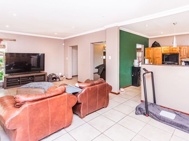 4 Bedroom Family home plus study for sale in Lyttelton - Photo 10