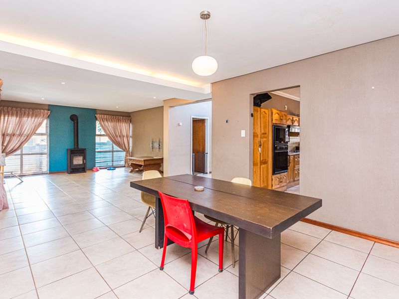 4 Bedroom Family home plus study for sale in Lyttelton - Photo 7