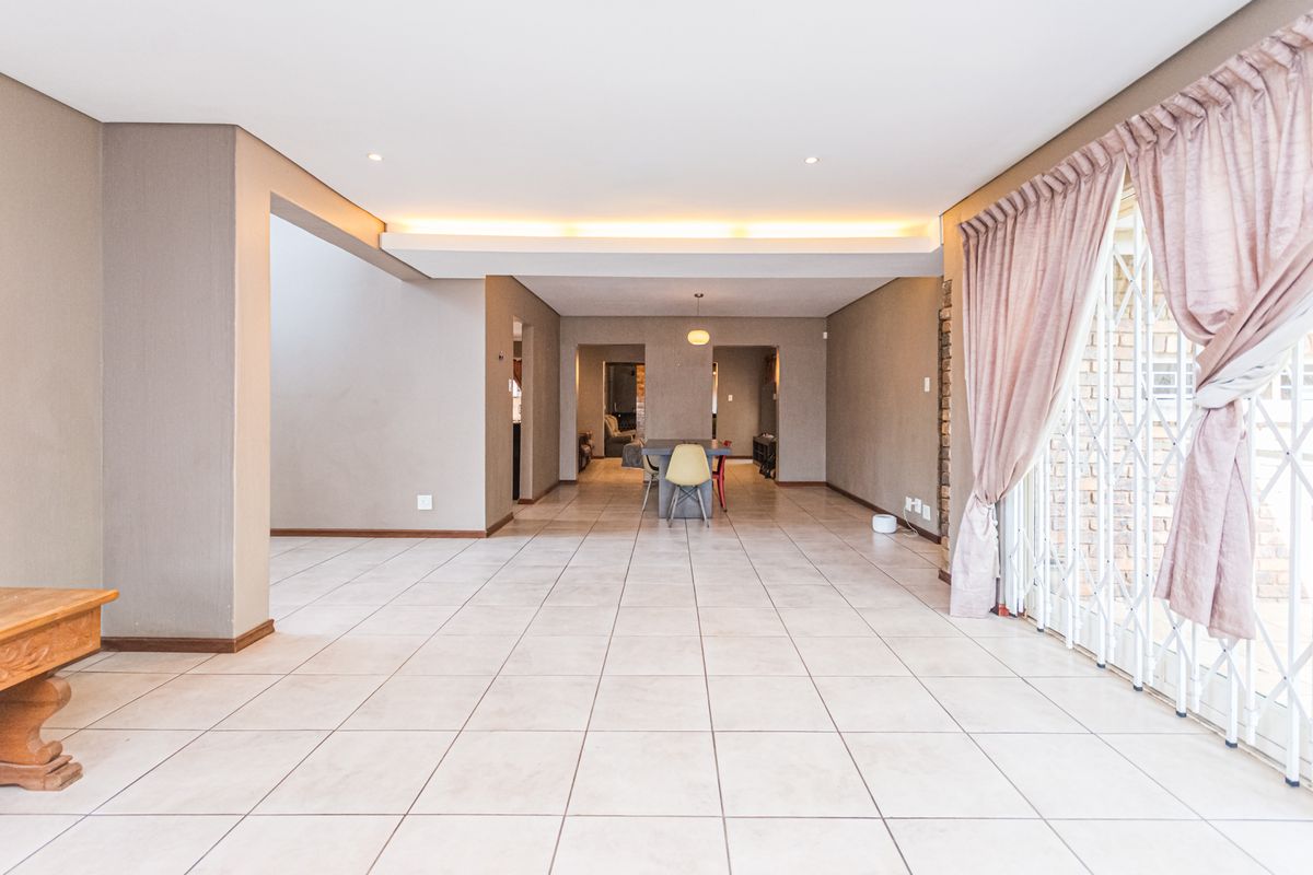 4 Bedroom Family home plus study for sale in Lyttelton - Photo 5