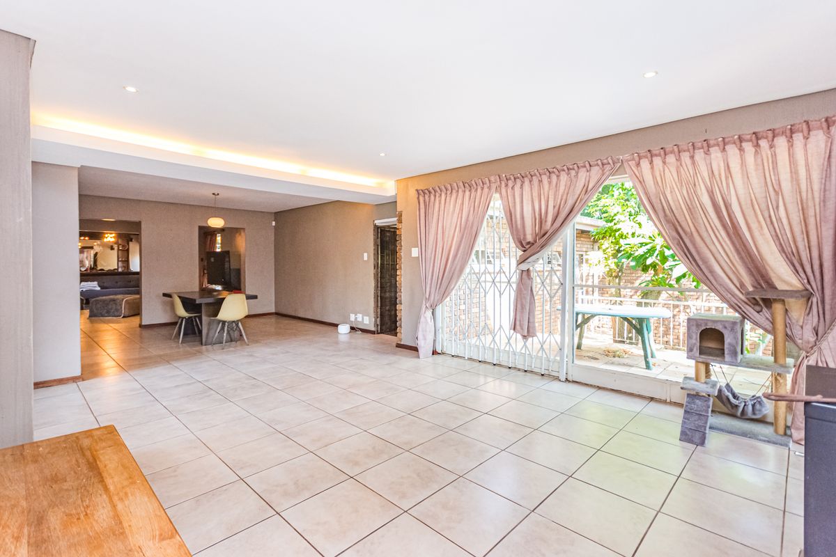 4 Bedroom Family home plus study for sale in Lyttelton - Photo 4