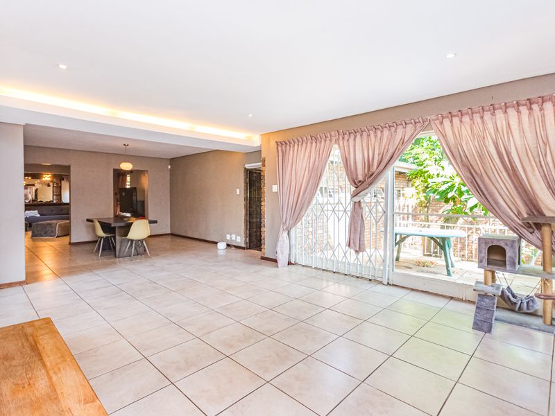 4 Bedroom Family home plus study for sale in Lyttelton - Photo 4