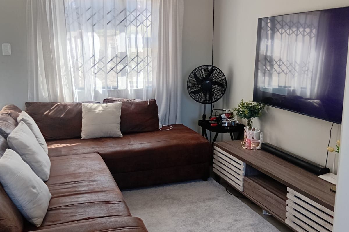 Secure 3 Bedroom Stand alone House - Photo 4