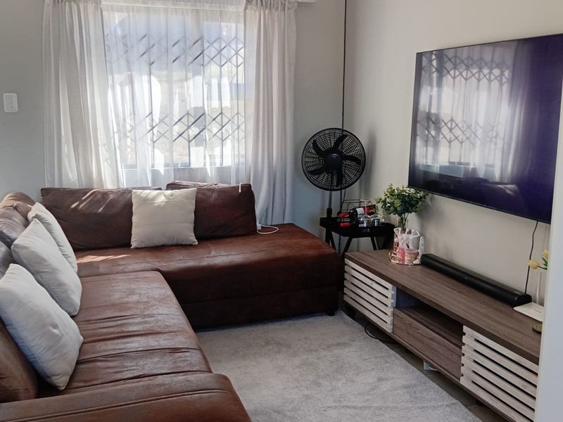 Secure 3 Bedroom Stand alone House - Photo 4