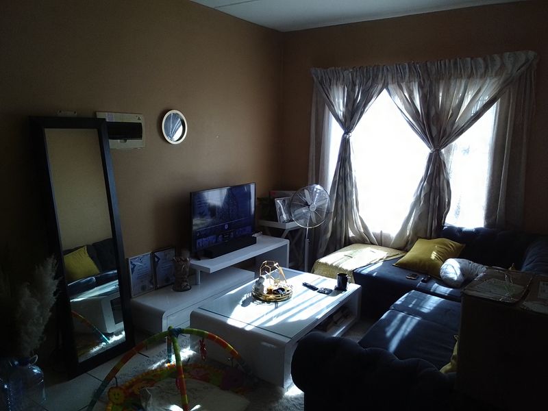 Charming 1-bedroom sectional title for sale, perfect for first-time buyers or savvy investors! - Photo 5