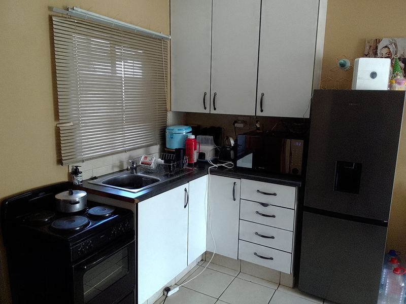 Charming 1-bedroom sectional title for sale, perfect for first-time buyers or savvy investors! - Photo 7