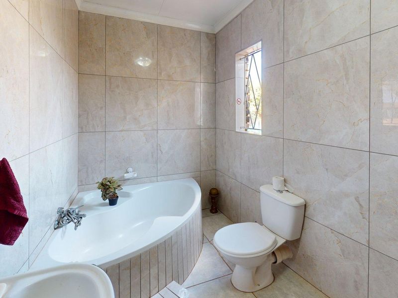 A well-finished family home that makes smart use of its space. - Photo 8