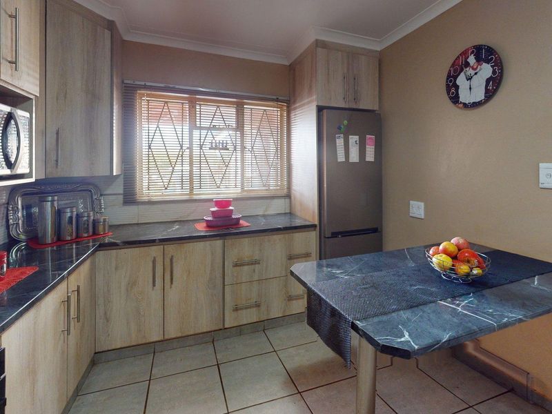 A well-finished family home that makes smart use of its space. - Photo 4