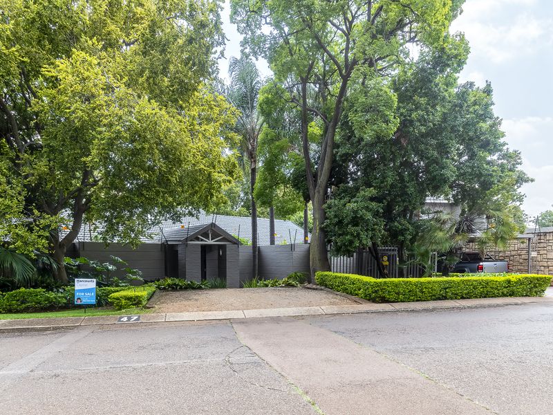 A Perfect Blend of Luxury and Functionality - Photo 2