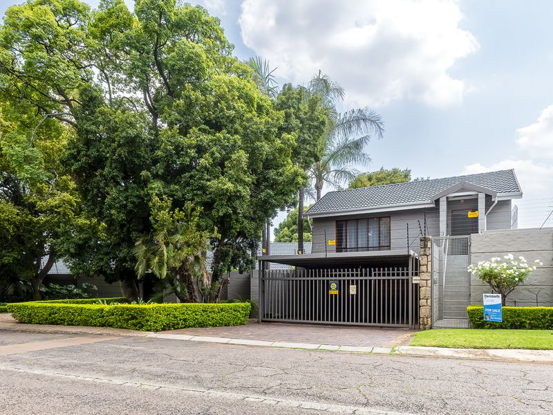 A Perfect Blend of Luxury and Functionality - Photo 3