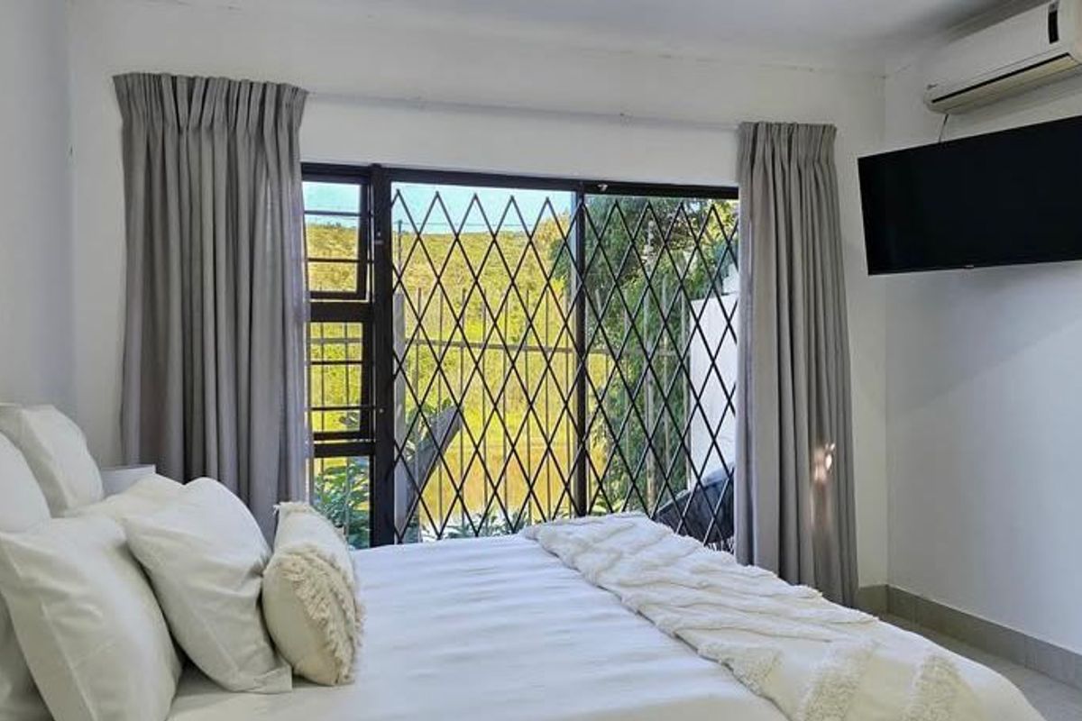 Beautiful Furnished river view 2-Bedroom Apartment to let! - Photo 5