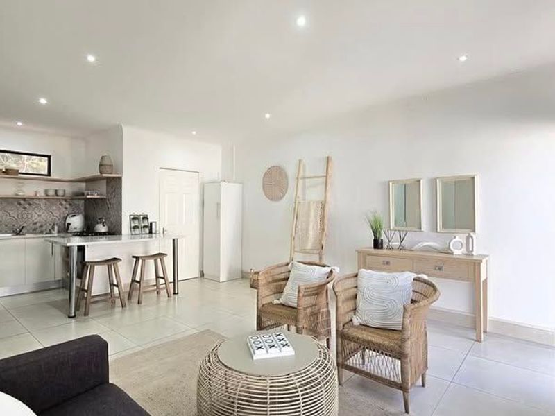 Beautiful Furnished river view 2-Bedroom Apartment to let! - Photo 2