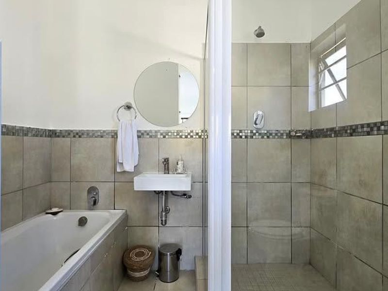 Beautiful Furnished river view 2-Bedroom Apartment to let! - Photo 9