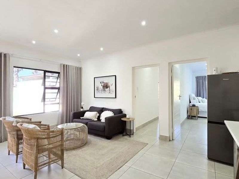 Beautiful Furnished river view 2-Bedroom Apartment to let! - Photo 4