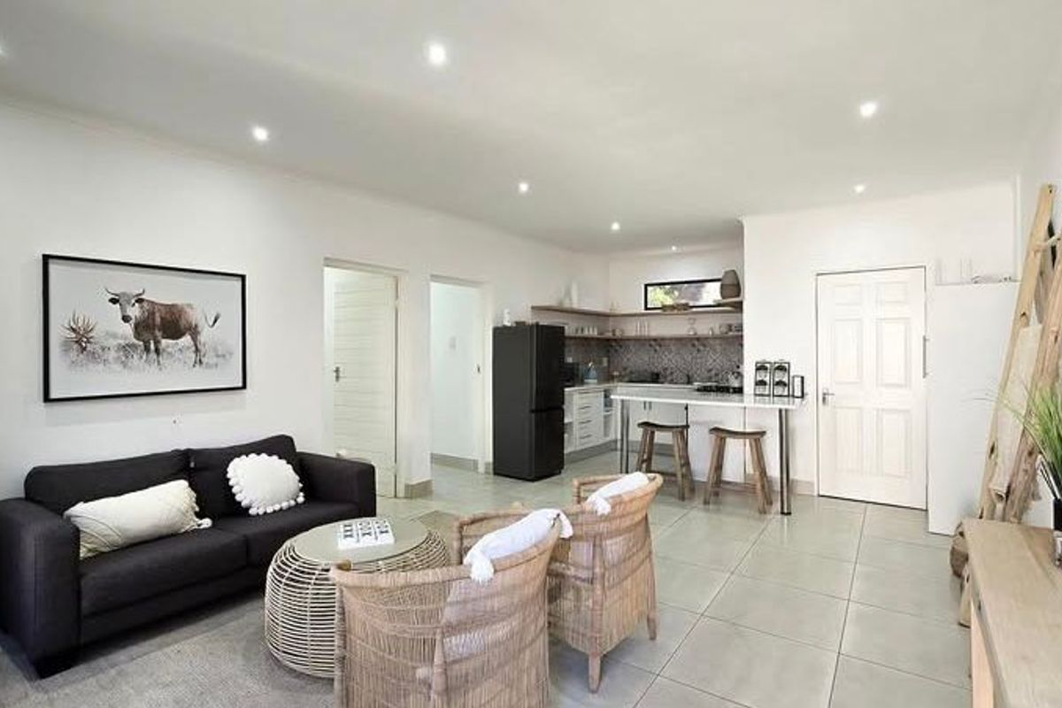 Beautiful Furnished river view 2-Bedroom Apartment to let! - Photo 3