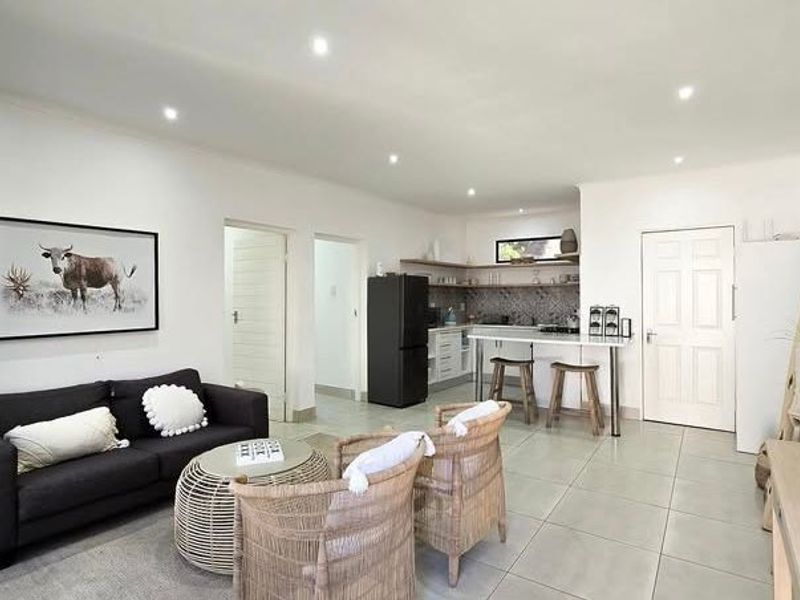 Beautiful Furnished river view 2-Bedroom Apartment to let! - Photo 3
