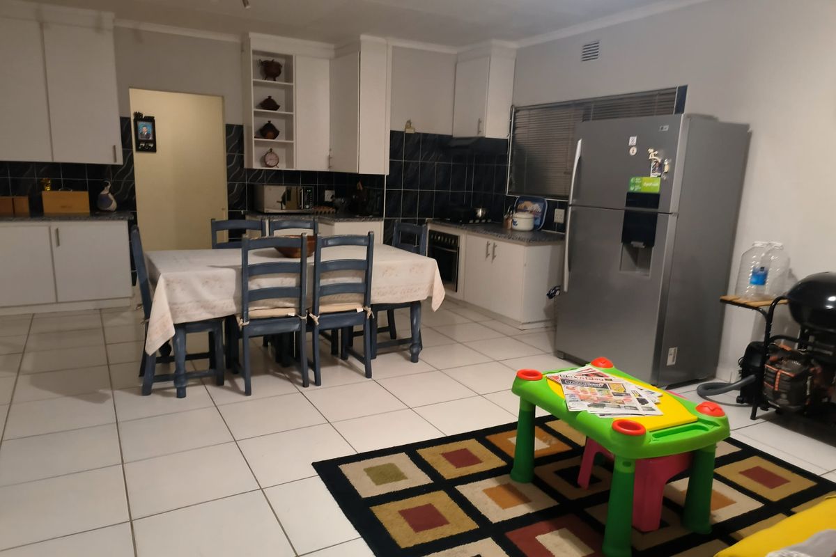 Four Bedroom House with an attached Granny flat For Sale in Collerville - Photo 4