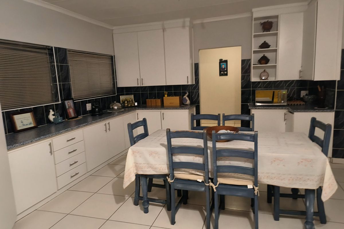 Four Bedroom House with an attached Granny flat For Sale in Collerville - Photo 3