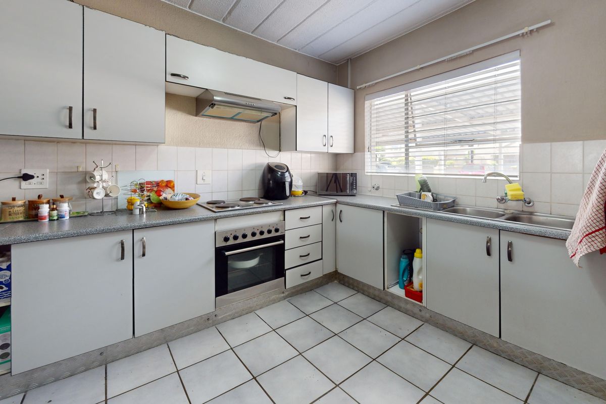 NON-DISTRESSED LUXURY AUCTION. BIDDING TO START FROM R640 000! - Photo 5