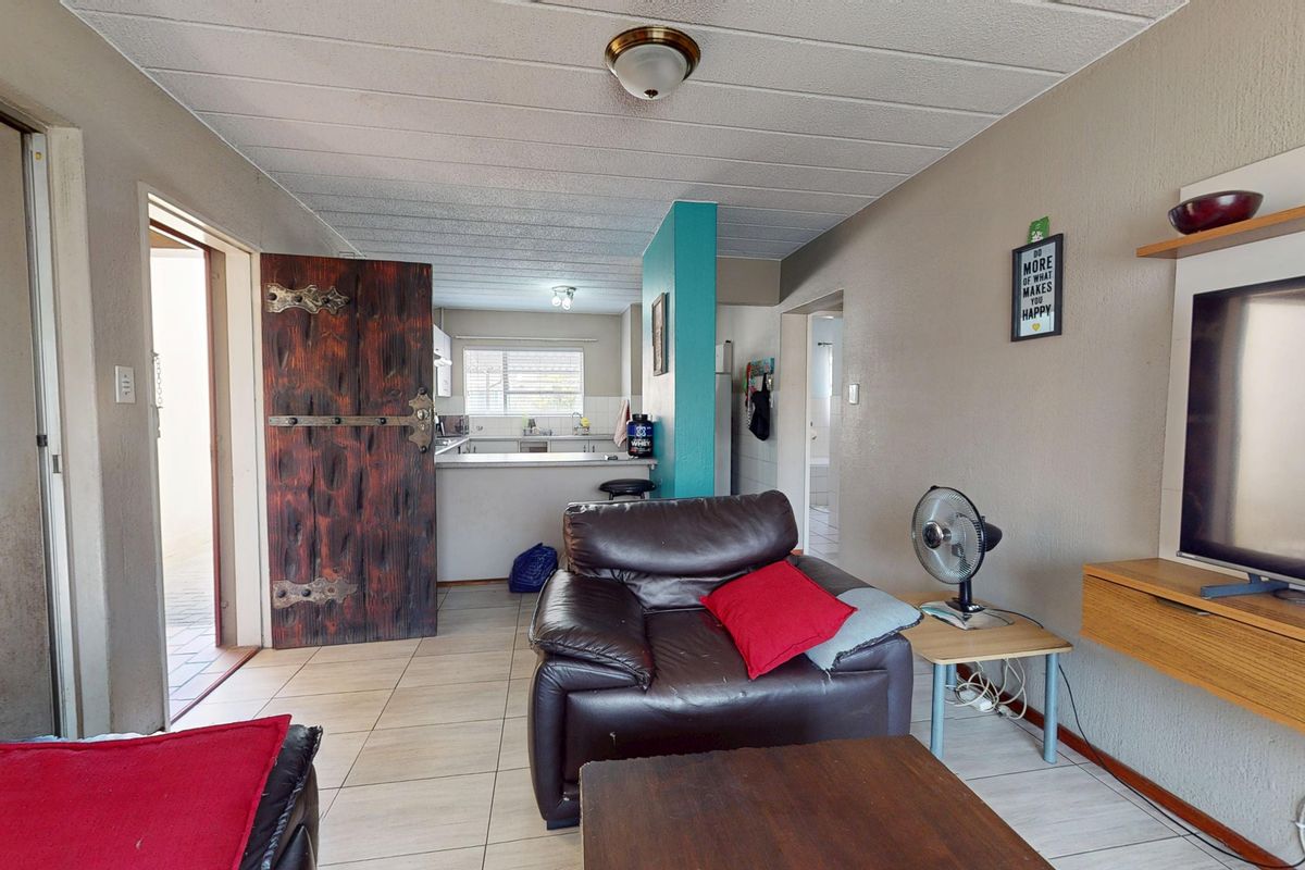 NON-DISTRESSED LUXURY AUCTION. BIDDING TO START FROM R640 000! - Photo 4