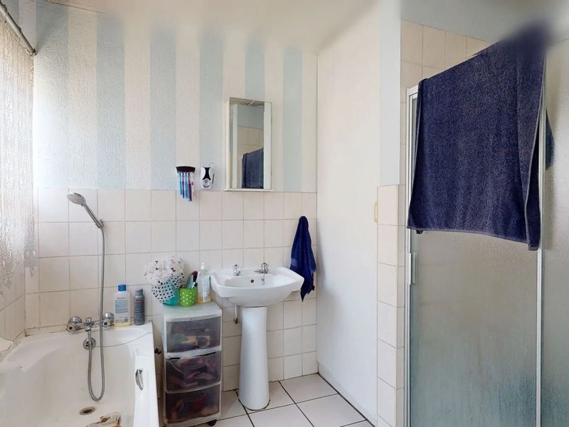 NON-DISTRESSED LUXURY AUCTION. BIDDING TO START FROM R640 000! - Photo 10