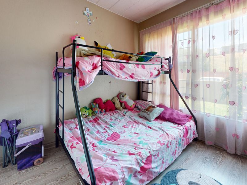 NON-DISTRESSED LUXURY AUCTION. BIDDING TO START FROM R640 000! - Photo 8