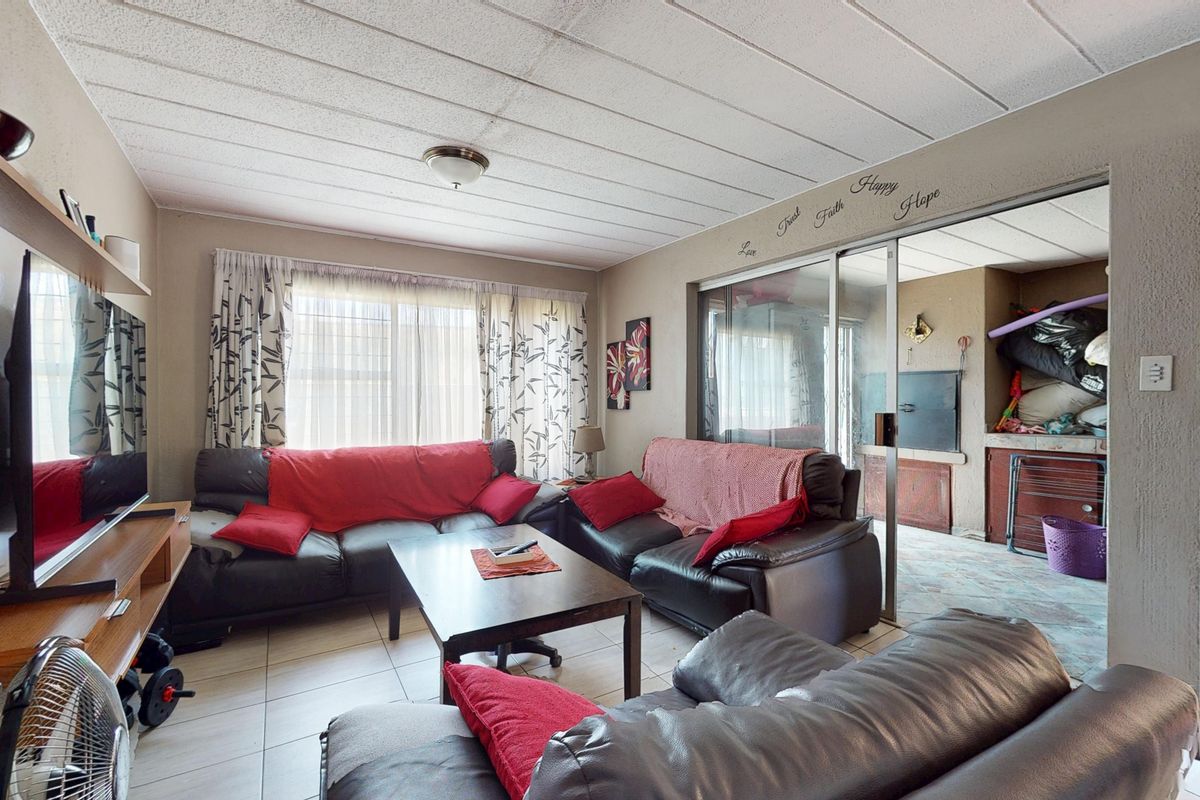 NON-DISTRESSED LUXURY AUCTION. BIDDING TO START FROM R640 000! - Photo 3