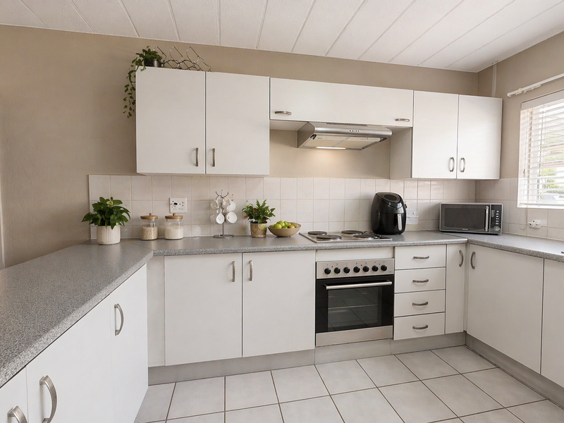 NON-DISTRESSED LUXURY AUCTION. BIDDING TO START FROM R640 000! - Photo 3