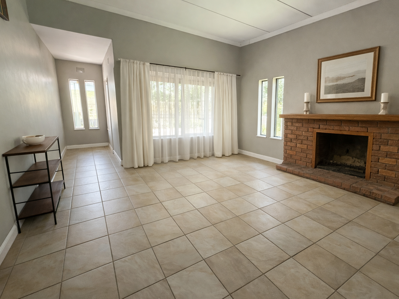 Spacious 4-Bedroom Family Home with Pool, Expansive Garden & Private Flatlet - Photo 6