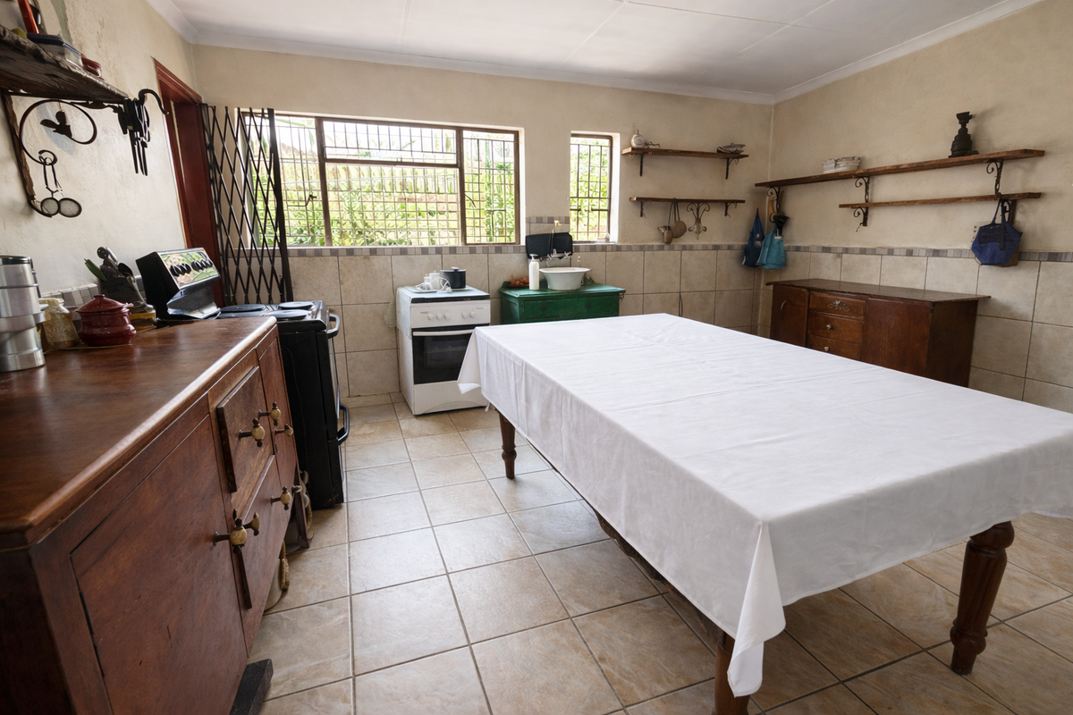Spacious 4-Bedroom Family Home with Pool, Expansive Garden & Private Flatlet - Photo 2