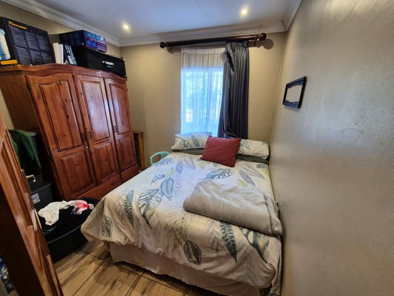 Spacious Corner-Stand Duet with Modern Finishes in Magalieskruin - Photo 10