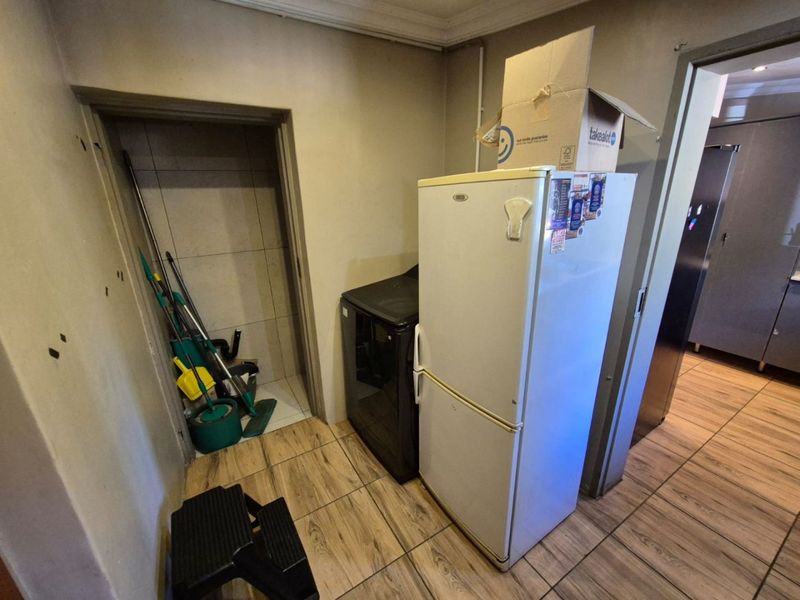 Spacious Corner-Stand Duet with Modern Finishes in Magalieskruin - Photo 7