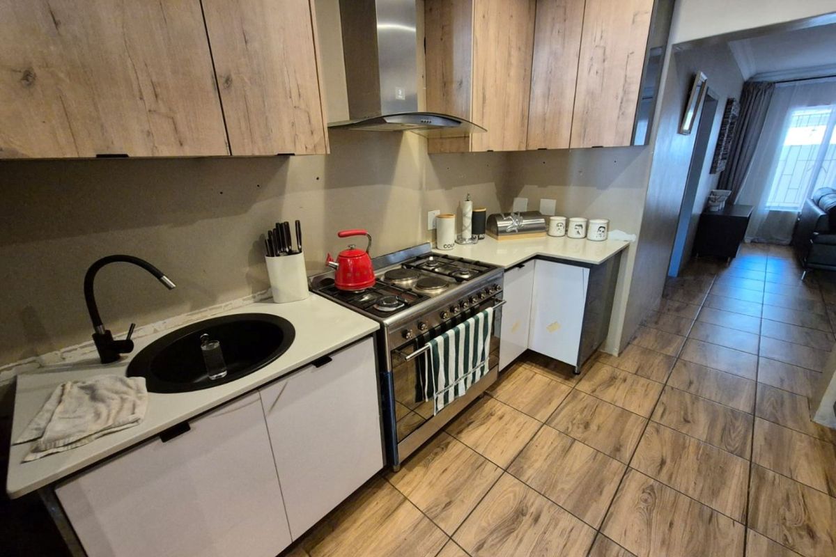 Spacious Corner-Stand Duet with Modern Finishes in Magalieskruin - Photo 5
