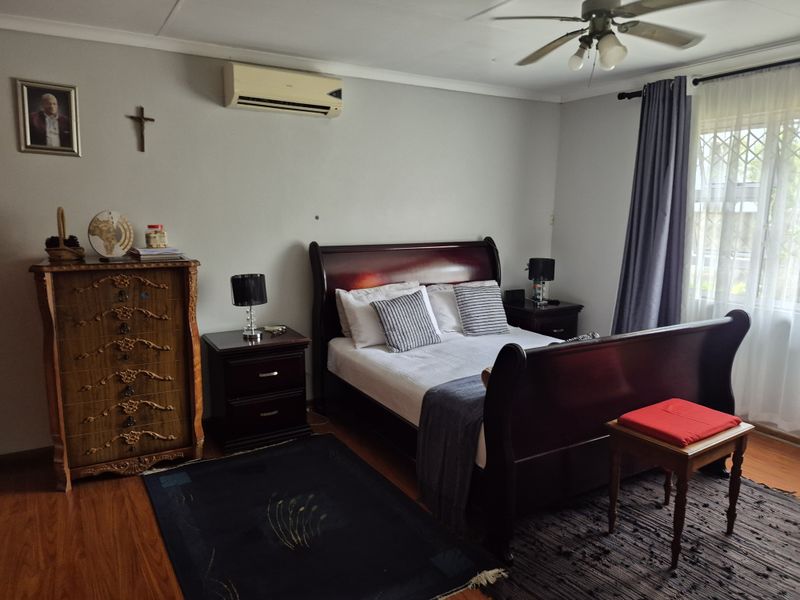 Charming, Secure Family Home Ready to Move In - Photo 9