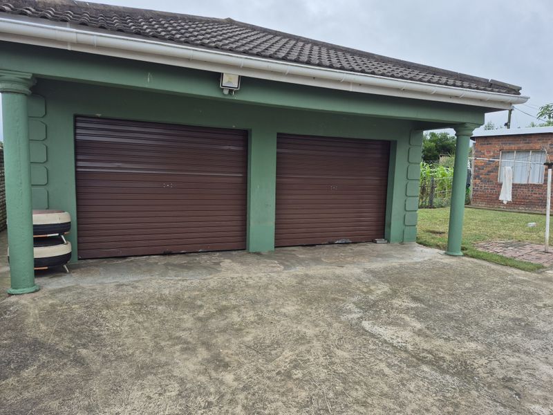 Charming, Secure Family Home Ready to Move In - Photo 3