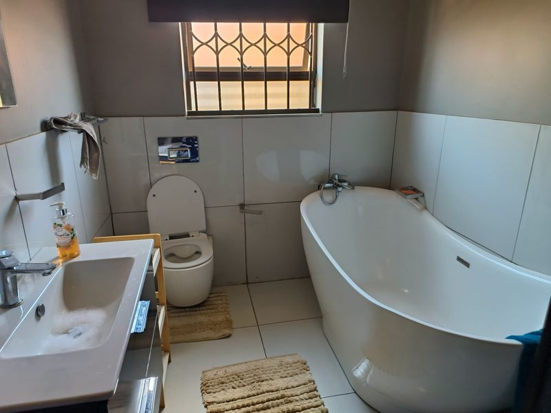 Beautiful 3 Bedroom Home For Sale in a Growing Suburb in Ellaton Ideal for First Time Buyers - Photo 8