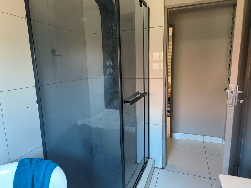 Beautiful 3 Bedroom Home For Sale in a Growing Suburb in Ellaton Ideal for First Time Buyers - Photo 9