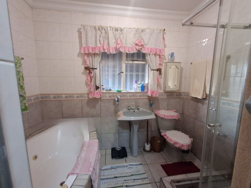 3-Bedroom Family Home with  Beautiful Garden for Sale - Photo 6